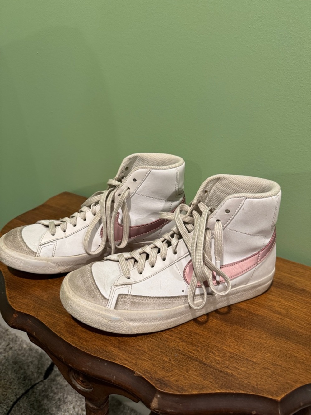Nike Kid’s Blazer ‘77 Sneakers in White and Pink